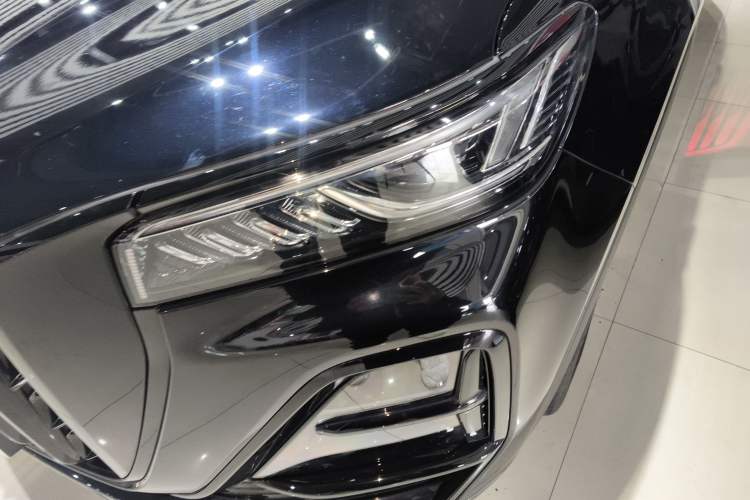 Used Hongqi HS5 2025 2.0T Two-Wheel-Drive Xuan Ying Edition