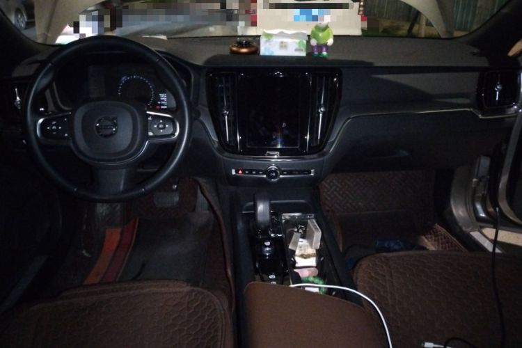 Used Volvo S60 2022 B4 Zhiyi Luxury Edition Center Console