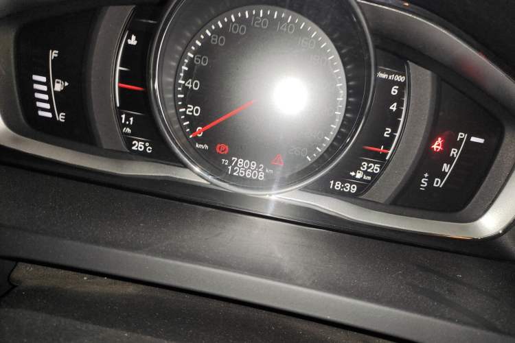 Used Volvo S60 2017 S60L T4 Smart Range Edition Odometer Close Up