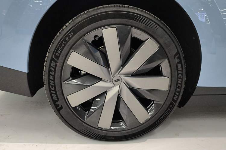 Used Li Auto i8 2025 Model Standard Version Right Rear Wheel Hub