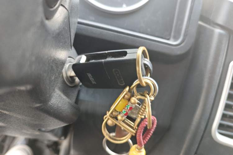 Used Iveco Daily 2022 2.5T A37 M1 Passenger Van 5-9 Seats Long Wheelbase Mid-Roof Design Dual Tires Side Sliding Doors
