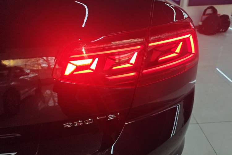 Used Volkswagen Magotan 2025 Zhongxiang Version 330TSI DSG Luxury Edition
