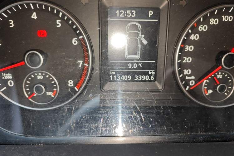 Used Volkswagen Touran 2013 1.4T DSG Smart Edition 5-seater Odometer Close Up