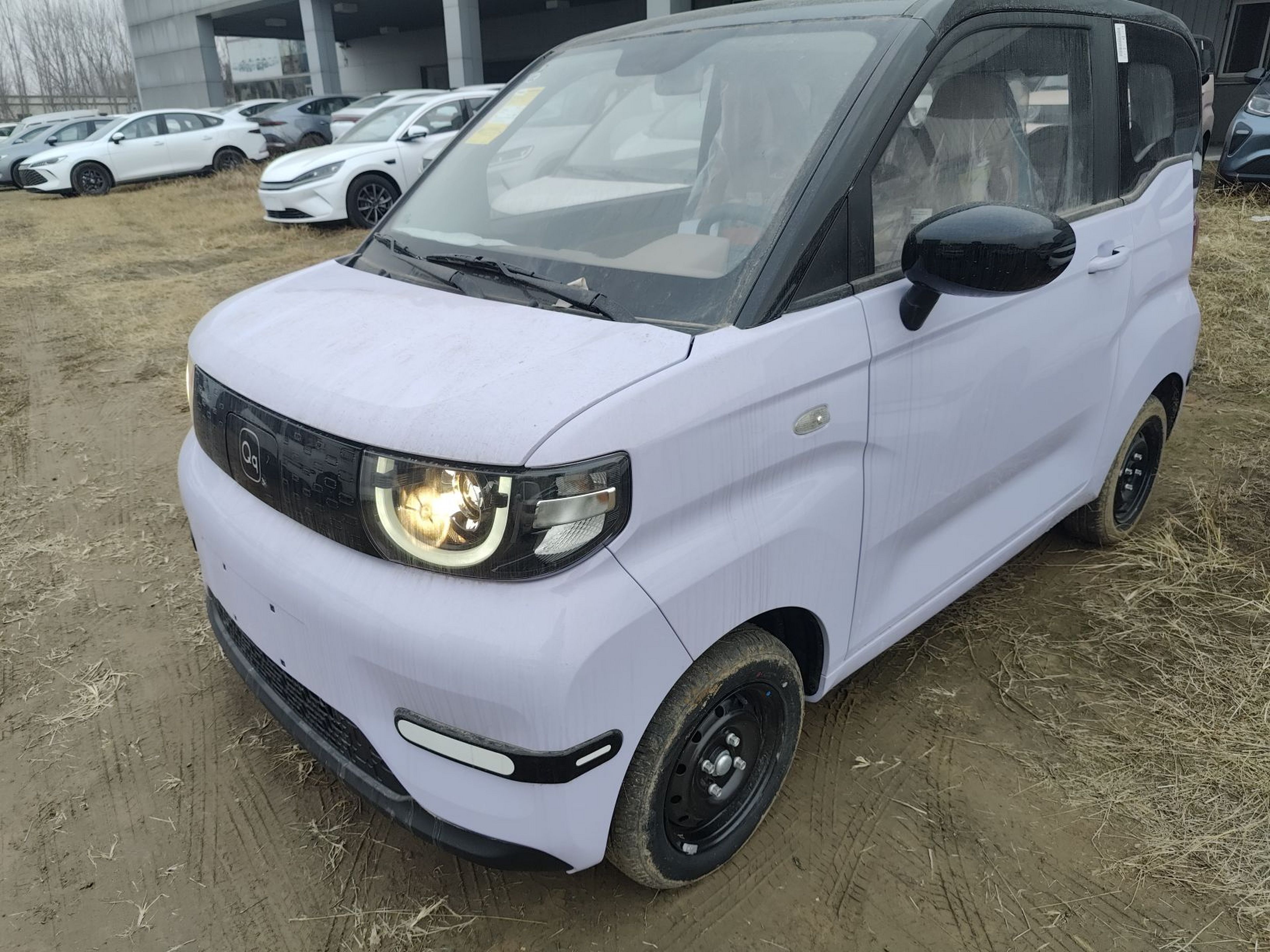 Под передней частью автомобиля