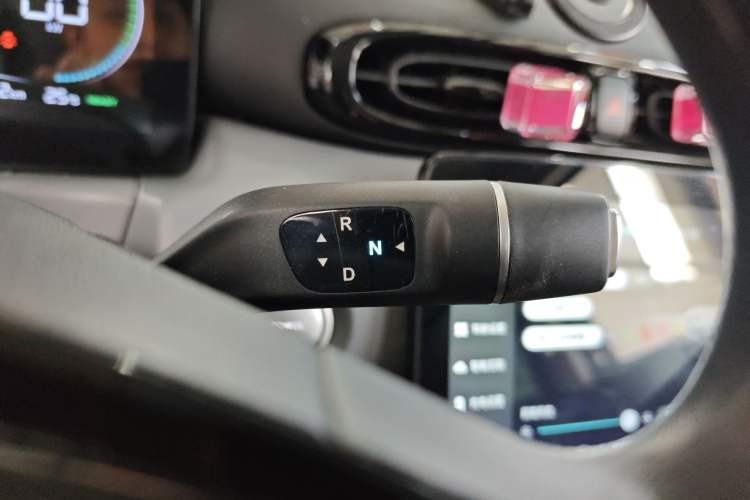 Used Leapmotor T03 2021 400 Lite Edition Lithium Iron Phosphate Gear Lever