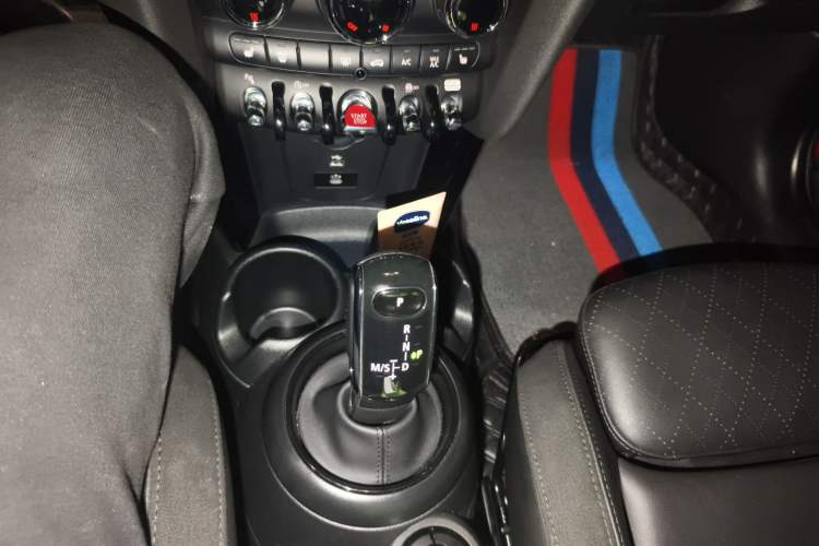 Used MINI 2023 Facelift 2.0T COOPER S Artist Five-Door Edition Gear Lever