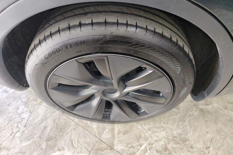 Used Tesla Model Y 2024 Rear-Wheel-Drive Version Right Rear Wheel Hub