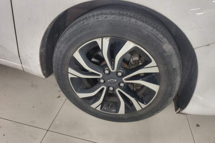 Used Chevrolet Monza 2020 Light Hybrid RS 330T Automatic Comfort Edition Right Front Wheel Hub