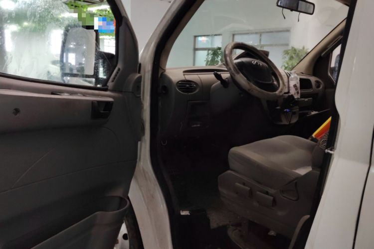 Used SAIC MAXUS Xintu V80 2012 2.5T Mid-Roof Value-Added Logistics Version A Driver Seat