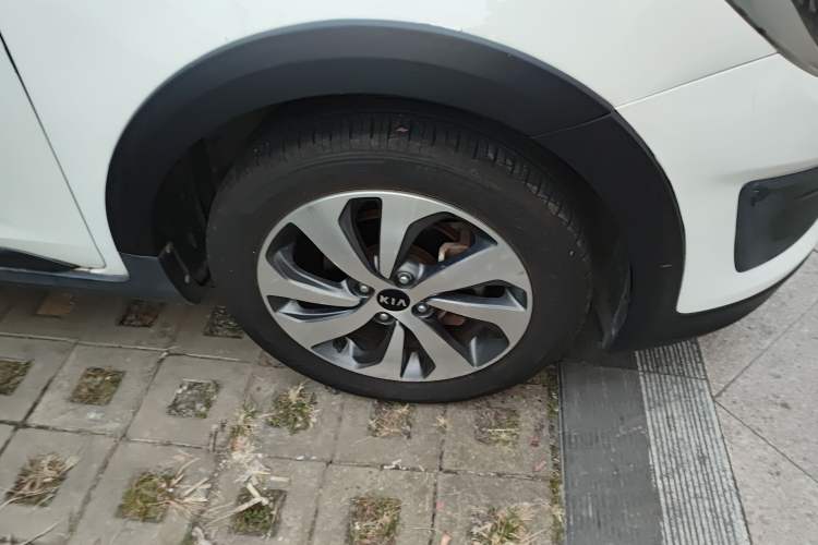 Used Kia KX Cross 2017 1.4L MT GLS
