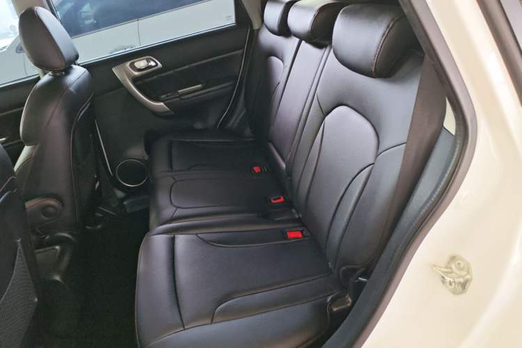 Used Haval H6 2016 Upgraded Model 1.5T Manual Two-Wheel Drive Elite Version Left Rear Seat