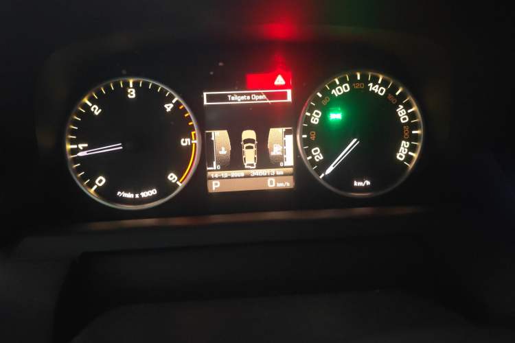 Used Land Rover Discovery 2011 2.7 TDV6 S Diesel Version Instrument Cluster