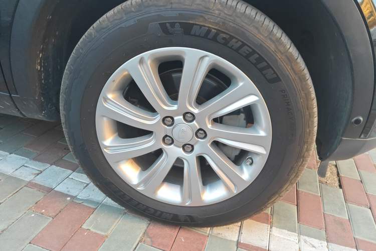 Used Land Rover Discovery Sport 2019 240 PS SE Version China VI Standard Right Front Wheel Hub