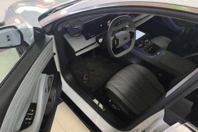 Used Geely Galaxy E8 2025 700 km Long-Range Intelligent Driving Version Driver Seat