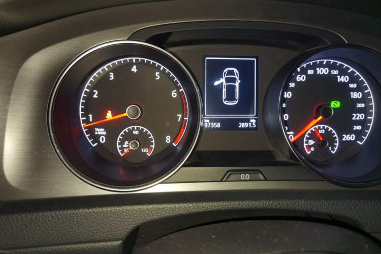 Used Volkswagen Golf 2015 1.4TSI Automatic Luxury Model
