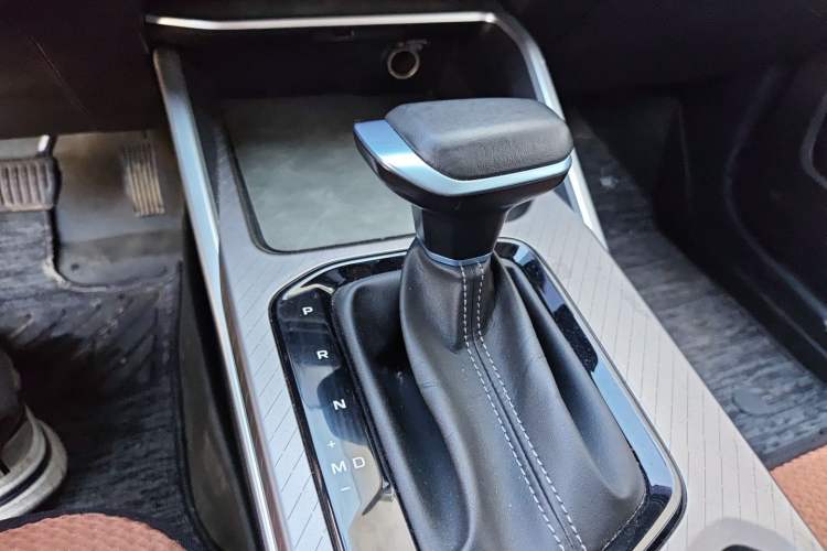 Used Geely Auto Emgrand 2023 4th Generation Champion Edition 1.5L CVT Flagship Model Gear Lever