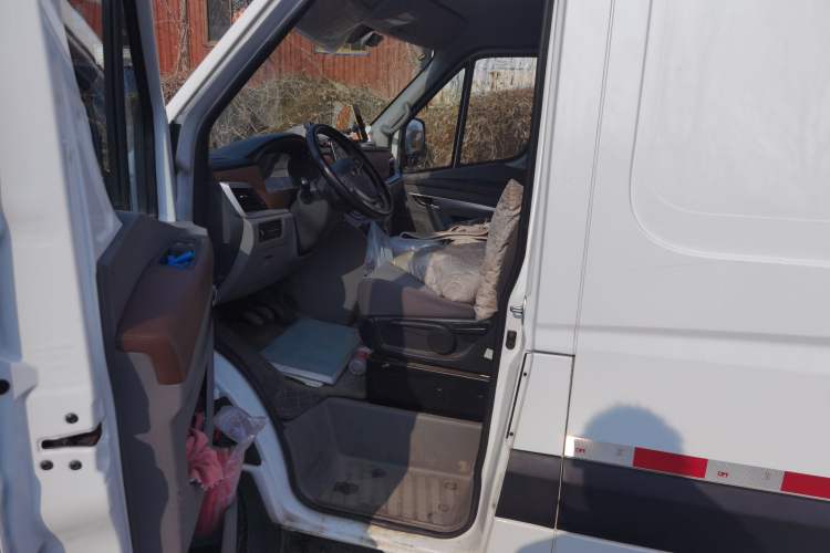 Used JAC Group Sunray 2024 2.5T Star Logistics Flagship Edition Dual-Tire High-Roof 2/3-Seater D25TCIF1