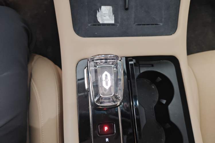 Used Hima AITO M7 2022 1.5T Four-Wheel Drive Luxury Edition Gear Lever