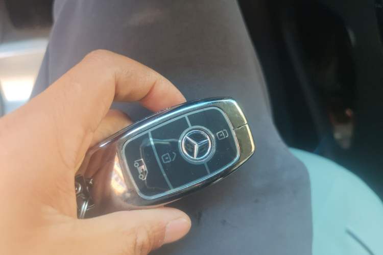 Used Mercedes-Benz Vito 2021 2.0T Elite Version 7 Seats Vehicle Key