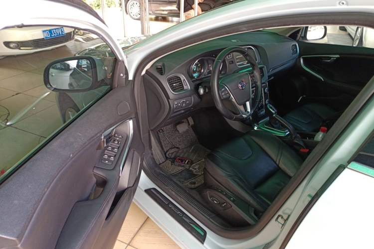 Used Volvo V40 2014 2.0T Zhiya Edition