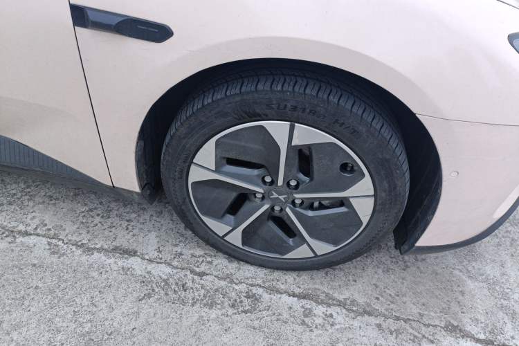 Used XPeng MONA M03 2024 620 with Ultra-Long Range Right Front Wheel Hub