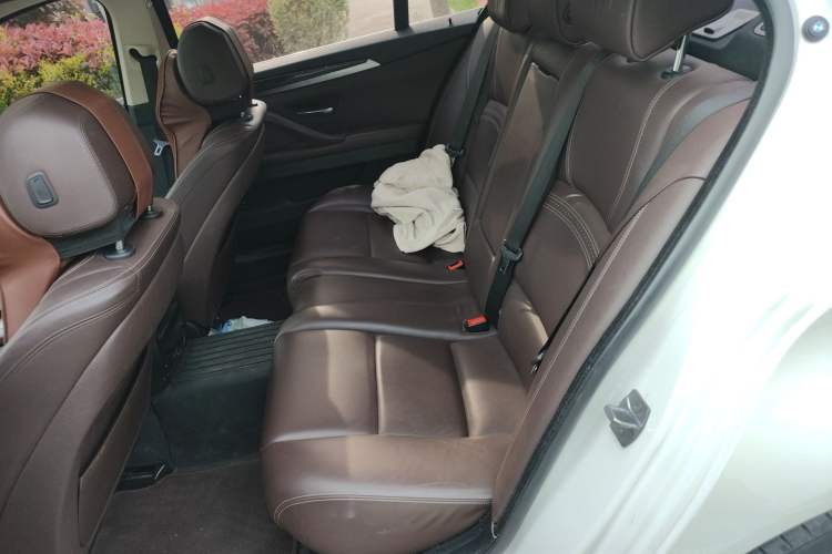 Used BMW 5 Series 2014 525Li Luxury Design Package Left Rear Seat