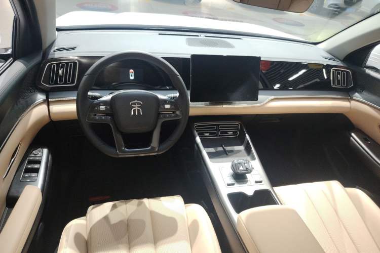 Used BYD Song Pro New Energy 2025 Second-Generation DM-i 75KM Leading Edition Center Console