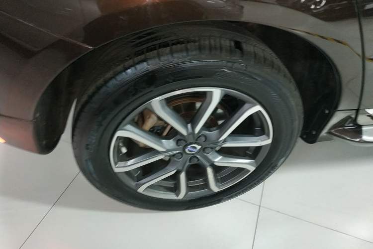 Used Volvo XC60 2017 T5 AWD Smart Upgrade Edition Exterior 5