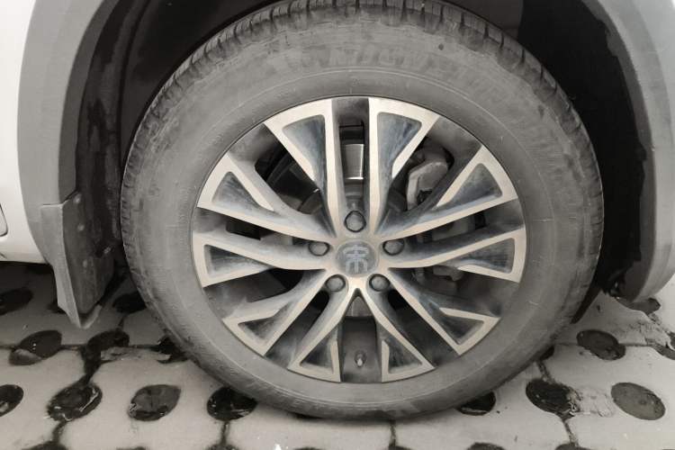 Used BYD Song New Energy 2017 Song DM 1.5TID All-Wheel Drive Prestige Model Right Front Wheel Hub