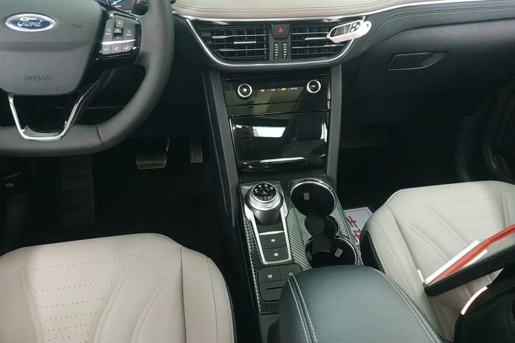 Used Ford Escape 2024 EcoBoost 245 Two-Wheel-Drive Titanium Edition Gear Lever