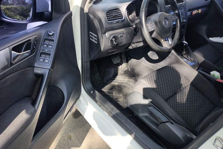 Used Volkswagen Golf 2012 1.6L Automatic Fashion Model