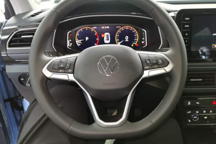 Used Volkswagen Tharu 2025 NewRui 300TSI Prestige Edition Steering Wheel