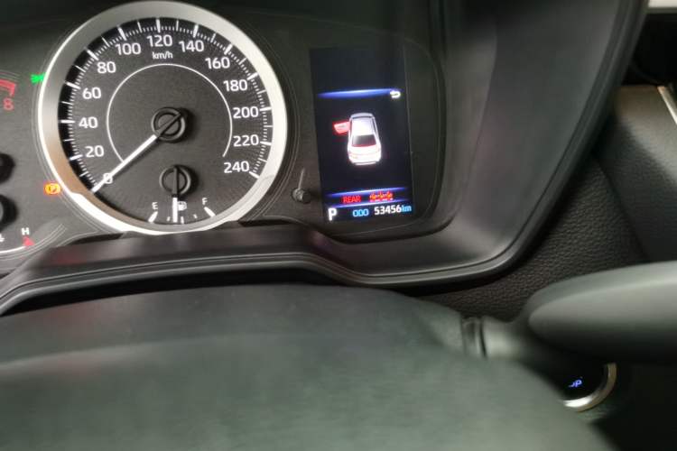 Used Toyota Levin 2019 185T CVT Luxury Edition China VI Standard Odometer Close Up