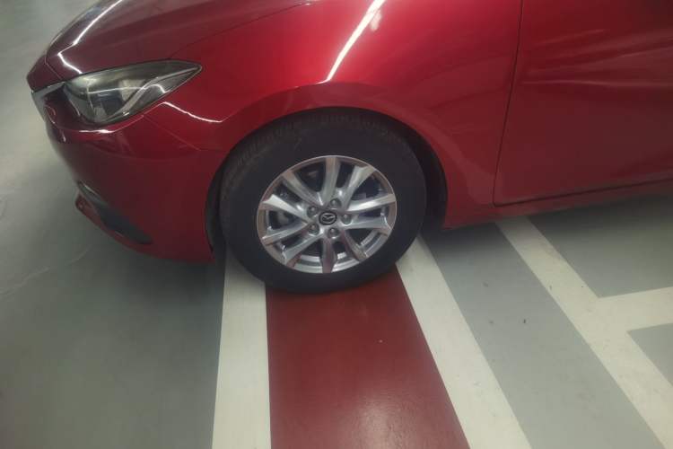 Used Mazda 3 Axela 2016 Sedan 1.5L Automatic Comfort Model