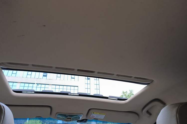 Used Roewe 350 2015 1.5L Manual Luxury Sunroof Edition