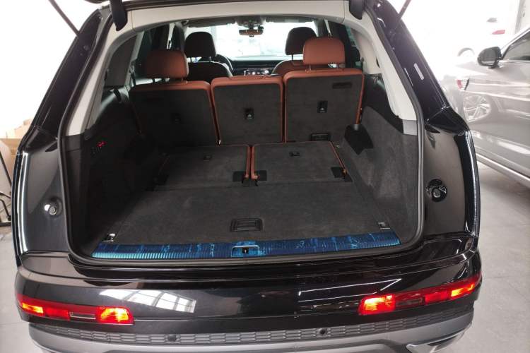 Used Audi Q7 2021 45 TFSI quattro S line Sport model
