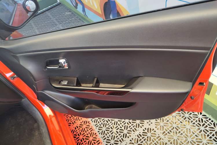 Used Kia K2 2012 Hatchback 1.6L AT Premium Commemorative Edition