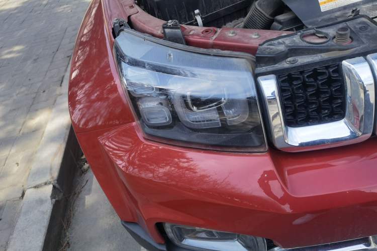 Used BAIC Off-Road BJ40 2019 2.0T Automatic Four-Wheel Drive Urban Hunter Edition Flagship Model China V Emission Standard Right Front Headlight