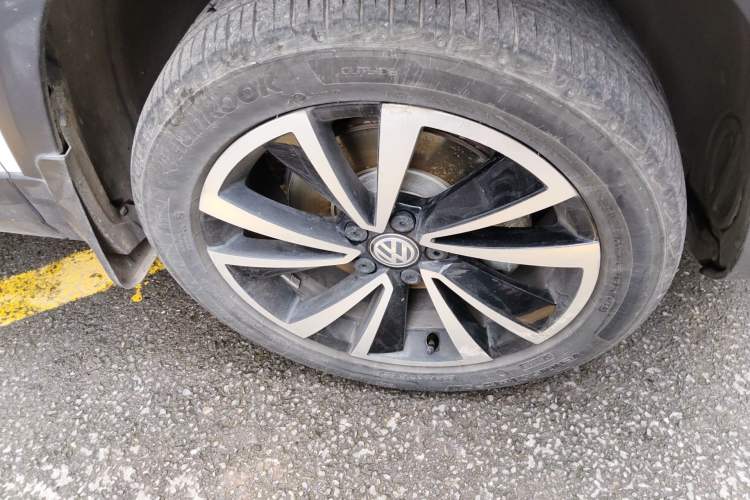 Used Volkswagen Tharu 2020 280TSI Two-Wheel Drive Luxury Plus Version China VI Standard Right Front Wheel Hub