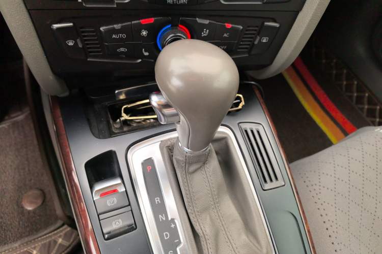 Used Audi A4L 2012 2.0 TFSI automatic Comfort trim level