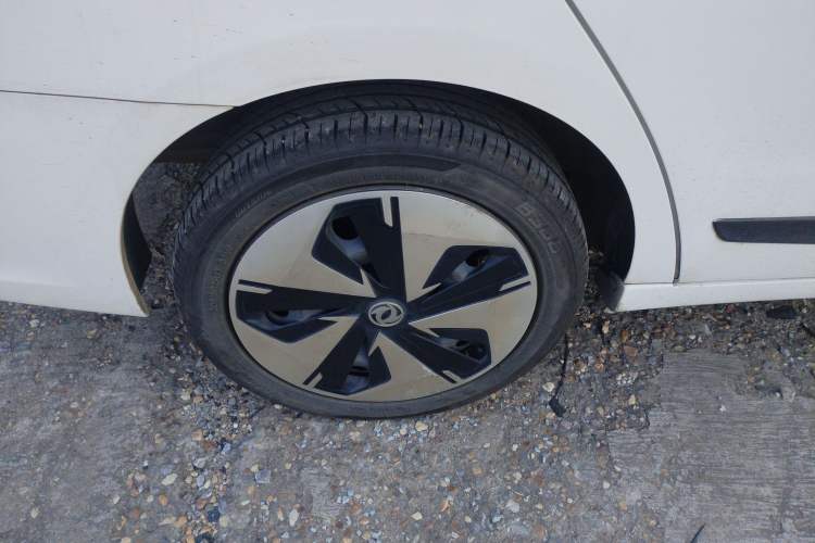 Used Dongfeng Aeolus E70 2023 500 Smart Edition Lithium Iron Phosphate 48.6 kWh 120 kW