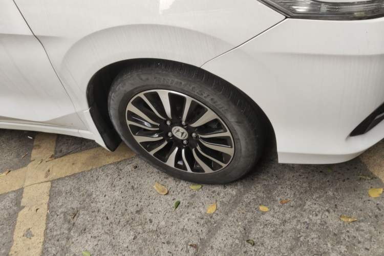 Used Honda Crider 2013 1.8L automatic flagship version Right Front Wheel Hub