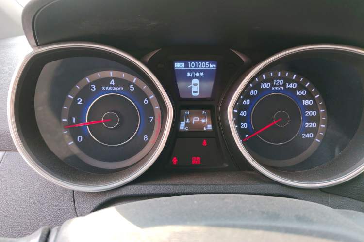 Used Hyundai Elantra (5th Generation / Langdong) 2015 1.6L Automatic Leading Model