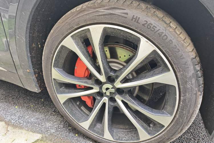 Used Nio ES8 2023 100kWh Signature Edition Right Front Wheel Hub