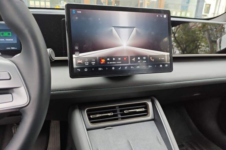 Used BYD Qin L 2025 DM-i Smart Drive 120KM Superior Model
