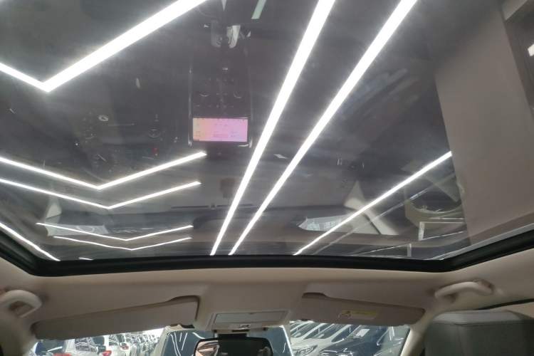 Used Land Rover Discovery Sport 2020 200 PS Family Edition Headliner