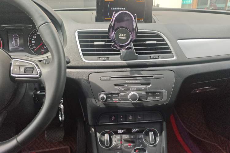 Used Audi Q3 2018 30 TFSI Fashion Edition Collector's Version Audio And AC Panel