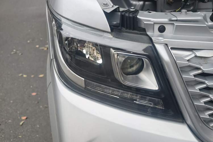 Used Victory Zebra 2025 1.5L Double-Cab Extended Wide-Body Flatbed Luxury Version Right Front Headlight