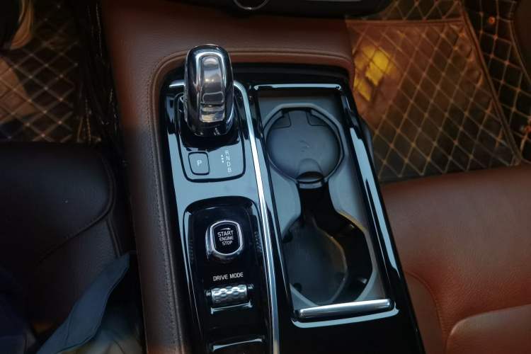 Used Volvo S90 New Energy 2019 T8 E-Drive Hybrid Intelligent Luxury Version China V Standard
