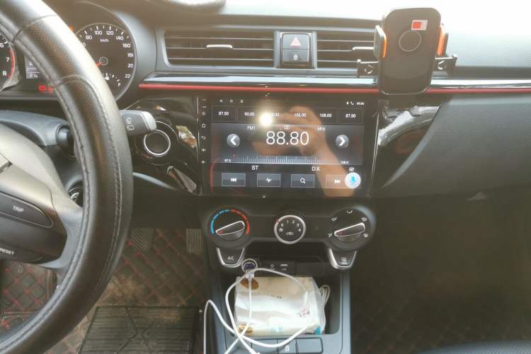 Used Kia KX Cross 2017 1.4L MT GLS
